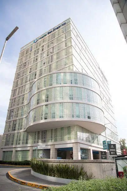 Consultorio del Dr. Rafael Bernal en hospital de la Ciudad de México
